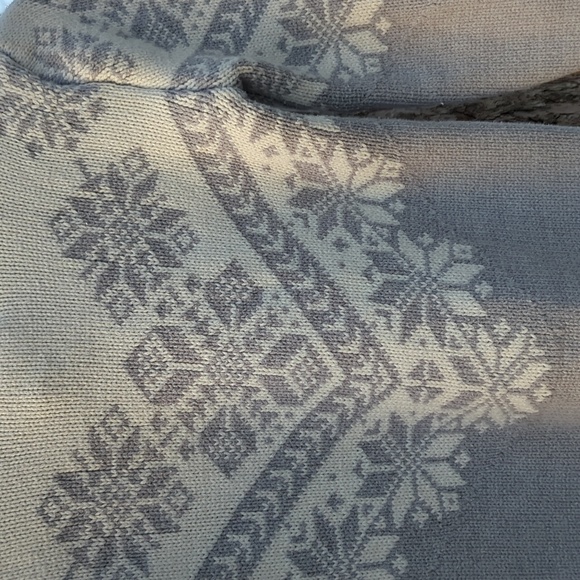 COPY - Lulurain. Girls size 7-8 Sweater. Snow flake pattern. Rhinestone on snow… - Picture 3 of 5